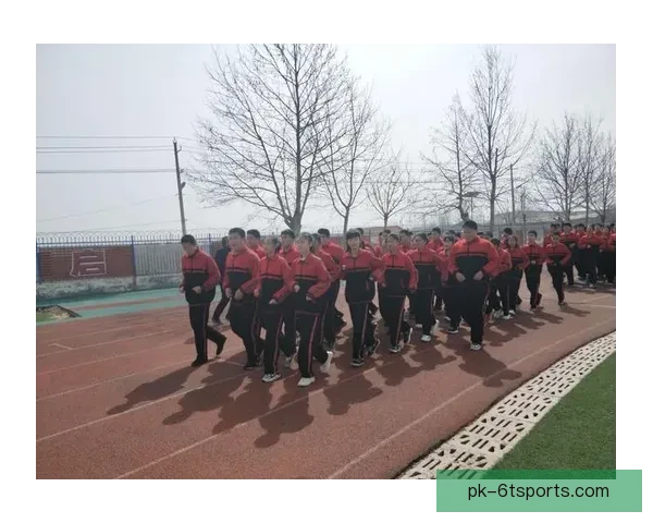 掀起海浪热潮：冲浪杯赛纵情激情飞扬