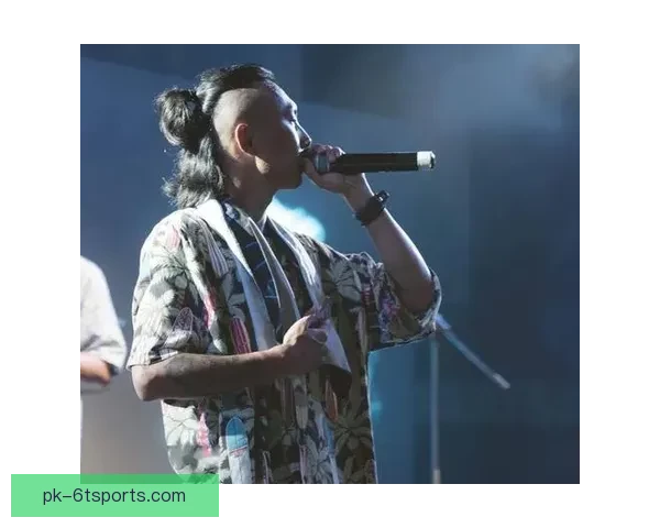 激情满载，挑战极限：全球冲浪高手大赛